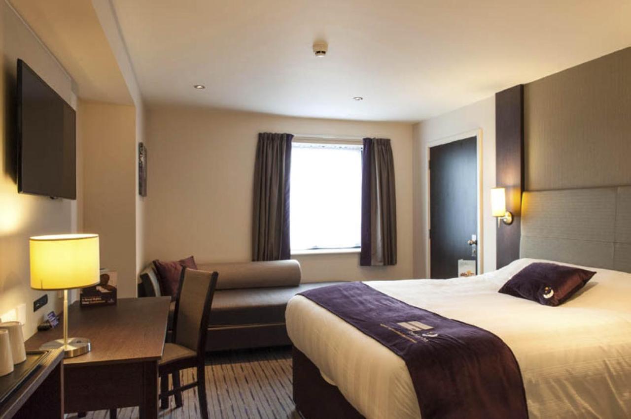 Premier Inn Guildford North - A3 Exterior foto